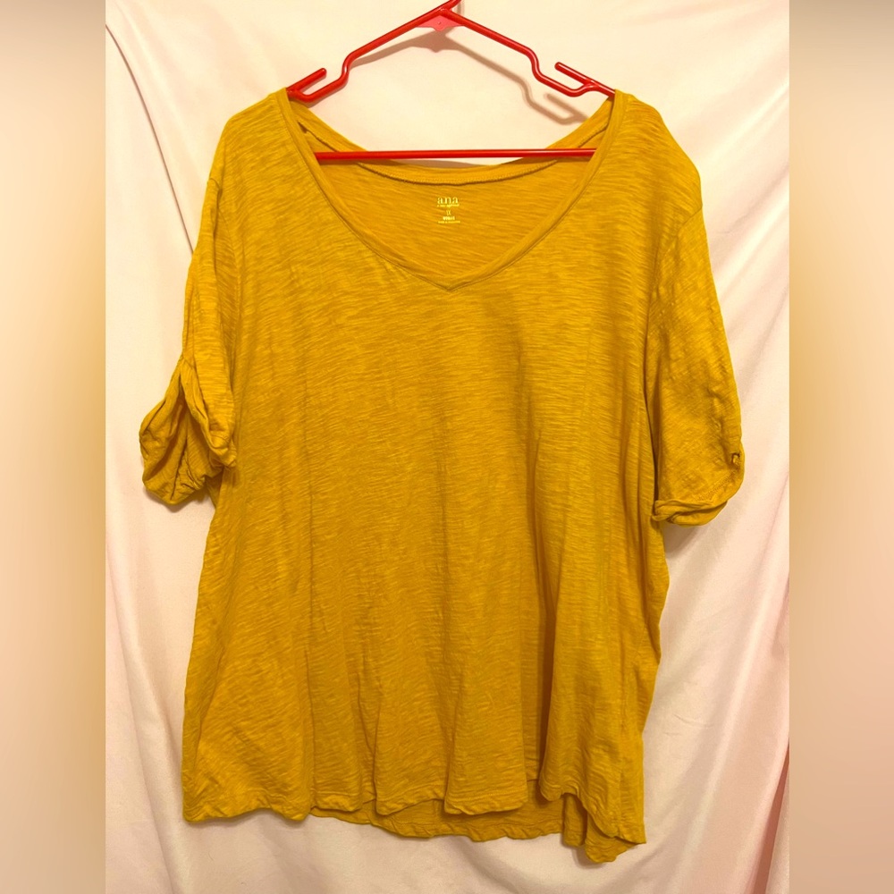 NWOT Ana Short Sleeve V Neck T Shirt. Sleeves are darted to roll up. 1X